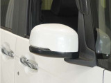 ◆ドアミラーウインカー◆ドアミラーにウインカーを装備しています。対向車に自身の進行方向を合図し安全に運転できます。