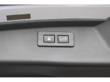 「電動パワーリヤゲート」も装備、スマートキーやリヤゲートのタッチスイッチ、運転席のスイッチでリヤゲートを電動で開閉できます、荷物が多い時などリヤゲートドアを手で上げ下げできて便利です