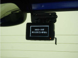 ◆リアにもドライブレコーダーを装備しております◆映像・音声などを記録する自動車用の装置です。もしもの事故の際の記録はもちろん、旅行の際の思い出としてドライブの映像を楽しむことができます。