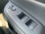 パワーウィンドウです!運転席でラクラク操作!運転席以外からの開閉を防ぐボタンが運転席にのみございますので、一緒に乗っているお子さんやワンちゃんが開けてしまう心配もございません!