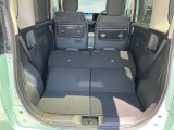リヤシートを全て倒せばさらに荷物が積めますよ。