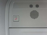 万が一の事故や急病時に心強いSOSコール。ボタン操作時やエアバッグ作動時に専門のオペレーターへ繋がり、警察・救急への通報やロードサービスの手配を迅速に行う、安心のコネクティッドサービスです。