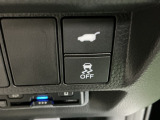テールゲートが電動で開閉でき、荷物などで両手がふさがっているときなど便利に使えます