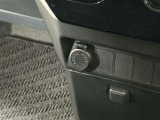 【アクセサリーソケット】車内で利用する電気製品の電源として広く利用できます