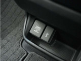 ◆12V電源ソケット◆スマートフォンの充電等にも便利な電源ソケット!使いやすい場所に装備されています。