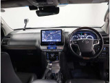 オシャレなインテリアで運転する気分も盛り上がりますよね^^