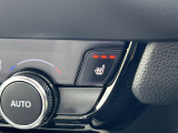 運転席&助手席シートヒーター付。寒さが厳しい冬の朝でも座面を暖めて快適なドライブを。3段階の温度調整が可能です。