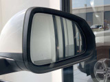 レーンチェンジウォーニング装備。車線変更時の安全確認をサポートしてくれます。