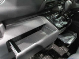 インストスライドボックス ティッシュボックスがまるまる一つ入るボックスです運転席からも開け閉め可能です