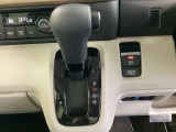 発進時から滑らかに加速する無段階変速のCVTはストップ&ゴーの多い街の中も快適です