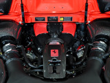 エンジンには720馬力を発揮する3.9L V8ツインターボを搭載。0-100km/h加速は2.9秒と、圧倒的なパフォーマンスを誇ります。