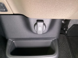 車内で便利な電源供給。【アクセサリーソケット】で、スマートに充電!