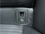 ◆ISOFIX◆シートベルトいらずでチャイルドシートと固定金具を連結するだけでガッチリ固定できます。