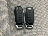 インテリジェントキーです。キーを取り出す事なく、車両のボタン操作だけてドアロック操作やエンジン始動等が可能です。