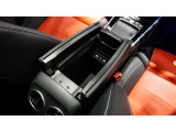 メルセデスジャパンが定めるサーティファイドカー(認定中古車)として登録を致しますので、納車時にはタイヤやバッテリー等も規定以下の数値であれば、整備代金を頂かず、無償で交換となります。ご安心下さい。