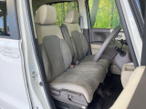 運転席まわりには十分なスペースがあり、大柄な方でもゆったり運転していただける環境です。