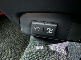 充電用USB端子付き。スマートフォンなどの充電に便利です。