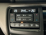 【左右独立オートエアコン】左右席で独立温度コントロールが可能です。運転席はキンキンに冷やして助手席はマイルドにと言った設定が可能です☆暑さ寒さでケンカすることもなくなりますね♪