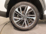 225/50R18タイヤ&18&times;7Jアルミホイール(切削光輝+ダークグレーメタリック塗装/センターオーナメント付)