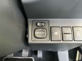 電動格納ドアミラー操作ボタン