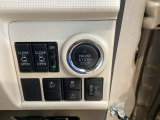 プッシュエンジンスタート/ストップスイッチでキーを差し込むことなく、ワンプッシュでエンジンの始動・停止ができます。