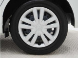 ◆純正ホイール装着車◆シンプルなデザインのホイールキャップ付きです。