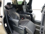 ゆとりある広々とした車内空間は、ドライブを始め買い物やレジャーなど、幅広く活躍します。一人でもみんなとでもお出かけを楽しみましょう!