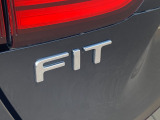 エンブレムです。テールゲート左側についております!車種によってシルバーだけでなくゴールドやブラックなど色を変えることのできるオプションもあります。ご希望御座いましたら商談の際にお申し付けくださいませ!