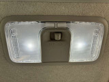 ルームランプは明るいLEDを採用しております!