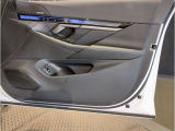 車の乗り降りの際に必ず触るドアハンドルです。使用感が気になる方はお気軽にお申し付けくださいませ。