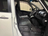 運転席も広々でゆったりとした気分で運転できます☆