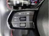 オーディオリモートコントロールスイッチ   ステアリング左に付いているスイッチで、オーディオ/ビジュアルの基本的な操作を行うことができます。
