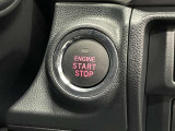 プッシュスタート式です。キーをカバンから出さずにエンジン始動が可能です。