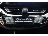 ★運転席と助手席でそれぞれお好みに合わせて温度設定が行えるフルオートエアコンです。外気温や室温、日射量を感知し、吹き出し温度、風量を緻密に制御します