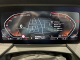 BMWのナビゲーションは操作性も良く、詳細な地図情報と交通状況を見やすく表示し、快適なドライビングをサポートしながら目的地までナビゲートします。