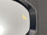 後続車が接近するのを知らせてくれるBSM(ブラインドスポットモニター)接近するとドアミラー部の警告灯が光ってくれるので、万が一の追突も防げそうですね♪上級装備です。