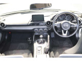 操作性に優れた運転席となります!小物入れや各ボタンの配置にこだわり、使いやすいです!座り心地もよく視認性も良好なのでロングドライブもお任せ下さい!