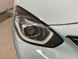 LEDヘッドライトは、点灯の瞬間から最大光量を発揮し、突然暗くなるトンネルなどでの安定感を高めます。