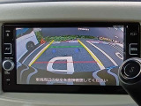 【バックカメラ装備】 リヤカメラにより後方の確認が出来ます。見通しが悪い夜の駐車場での車庫入れには、心強い味方となります。