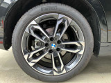 BMW純正アルミホイールです。納車時にはアルミホイールコーティングも承っております!是非ご検討下さいませ。