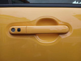 マートキーをポケットに入れておくだけで、ドこのボタンを押せばドアの開閉が出来ます。