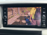 停車時にテレビ視聴が可能。移動時間を有効活用して、ニュースやエンターテイメントをお楽しみいただけます。家族みんなで楽しめる一台です。