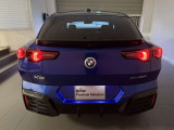 大型のL字型のリアランプもLEDライトを採用。洗練されたデザインにより、シャープなLEDランプの点灯します。後ろからの見た目にもこだわっております。