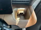 運転席・助手席にドリンクホルダーが付いてとっても便利です。