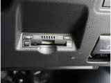 ETCで高速道路などの料金所をノンストップで通過することができます!