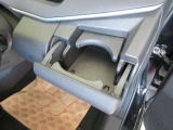 運転席用のドリンクホルダーです!