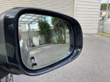 ブラインドスポットモニター付きドアミラー、車線変更時の危険を回避できます。