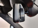 MINIではルームミラーの裏側にETCの車載器が内蔵されており、別途で車載器の購入必要なしで非常にスマート。皆様が驚かれるポイントのでもあります