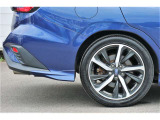純正18インチアルミホイール、タイヤサイズ 225/45R18