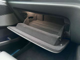 車両の詳細、ご質問につきましては、弊社営業スタッフまでお気軽にご連絡下さいませ。遠方のお客様には実車の詳細画像送信も承ります。お客様からのお問合せをお待ち致しております。